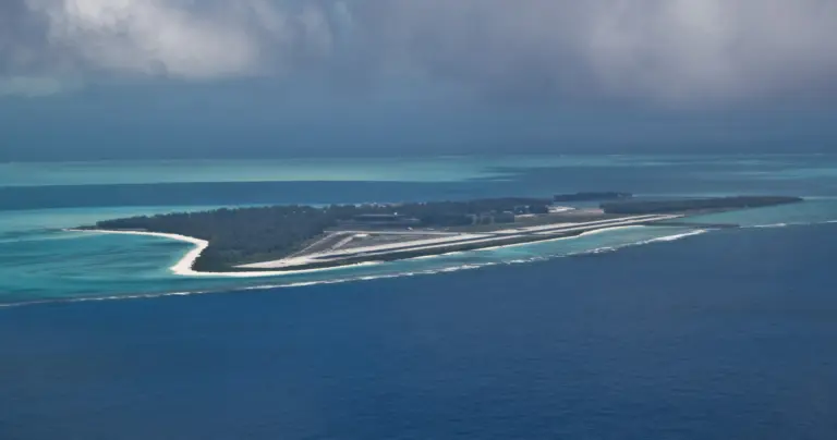 Midway Atoll Cruise Port Guide: Things to Do, Wildlife & History