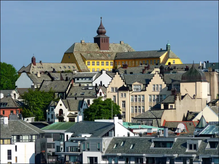Ålesund Cruise Port Guide: Things to Do, Art Nouveau & Practical Tips