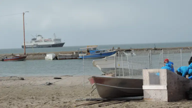 Gjoa Haven Cruise Port Guide: Things to Do, Walkability & Arctic Tips