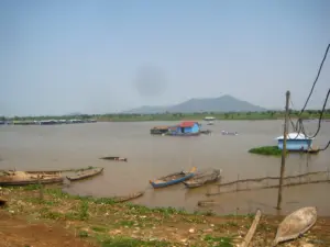 Kampong Chhnang Cruise Port Guide: Things to Do & Practical Tips