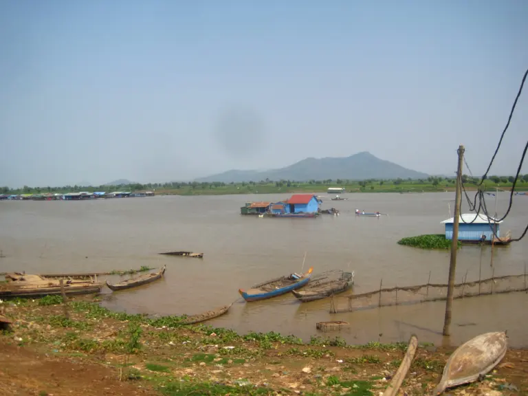 Kampong Chhnang Cruise Port Guide: Things to Do & Practical Tips