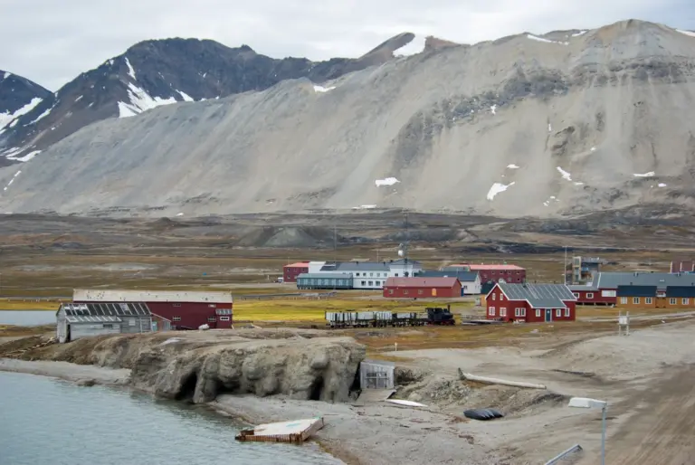 Ny Alesund Cruise Port Guide: What to Expect, Logistics & Tips