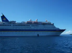 Champagne Bay Cruise Port Guide: Snorkeling, Beaches & Practical Tips