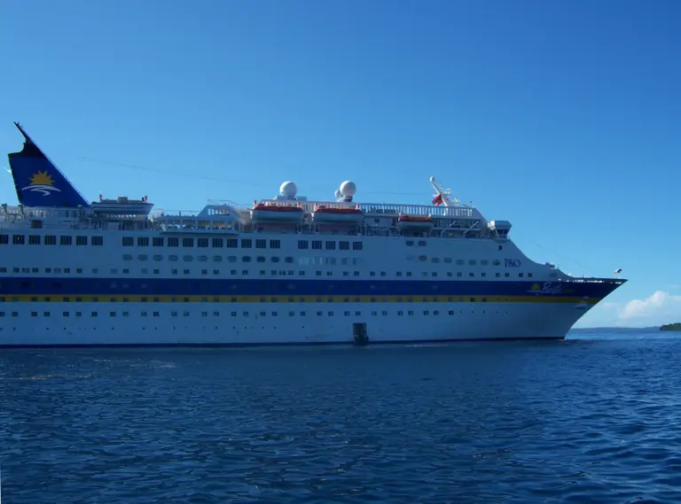 Champagne Bay Cruise Port Guide: Snorkeling, Beaches & Practical Tips