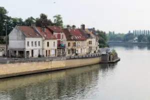 Pont Sainte-Maxence Cruise Port Guide: Things to Do & Practical Tips