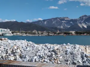 Carrara Cruise Port Guide: Things to Do, Beaches & Getting Around