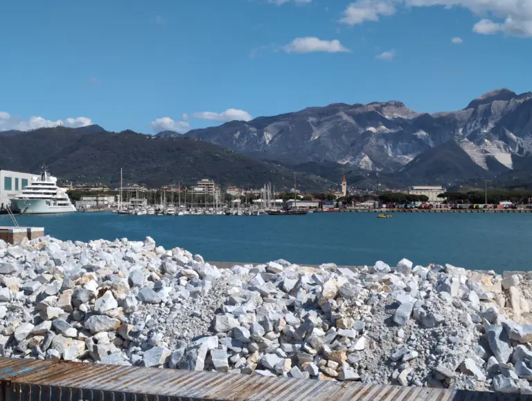 Carrara Cruise Port Guide: Things to Do, Beaches & Getting Around