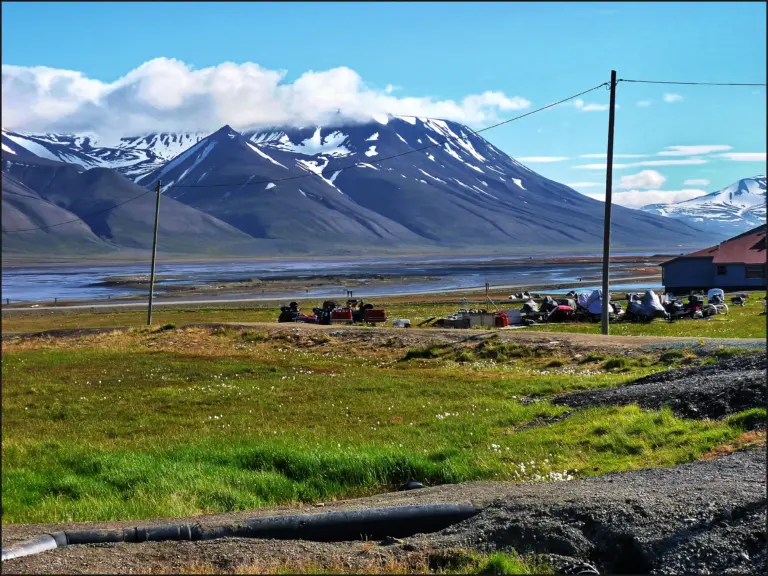 Longyearbyen Cruise Port Guide: What to Expect, Logistics & Tips