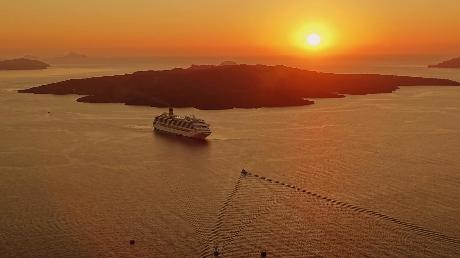What’s It Really Like to Visit Santorini on a Cruise Stop?