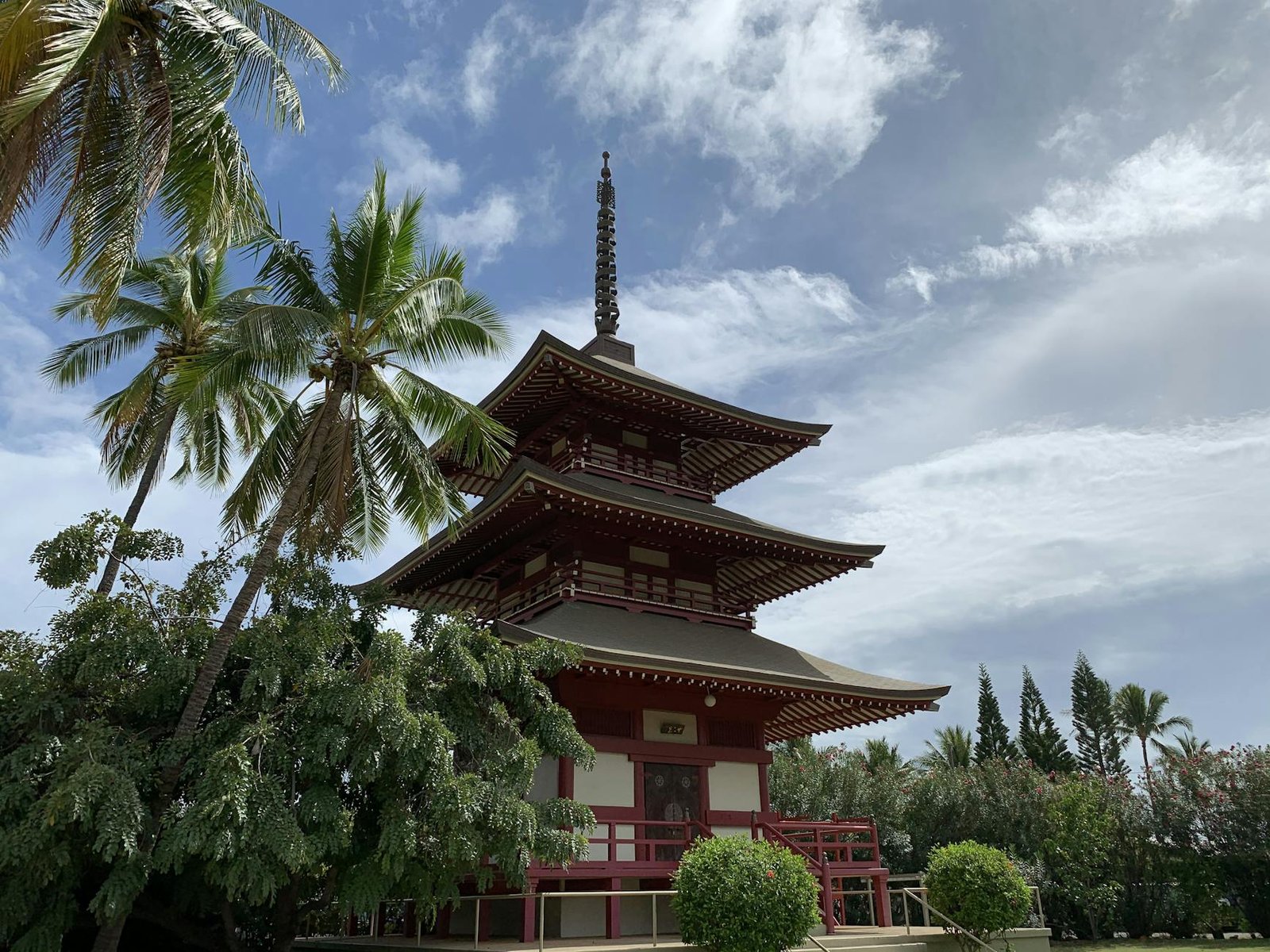 Lahaina’s Banyan Tree Is Older Than the Town It Shades — Here’s How to Plan Your Day Around It