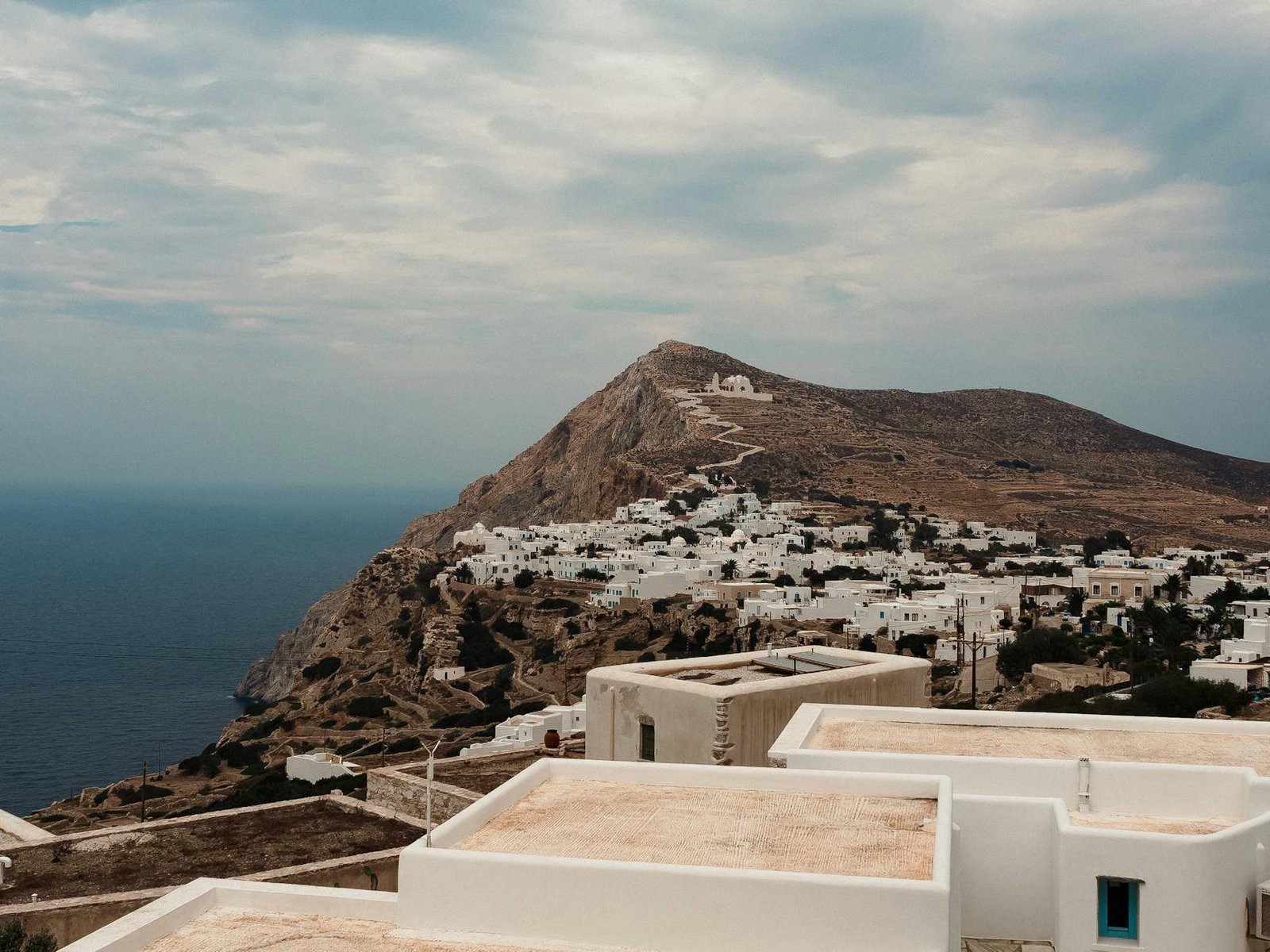 Is Folegandros Worth a Cruise Stop — or Just a Pretty Postcard?