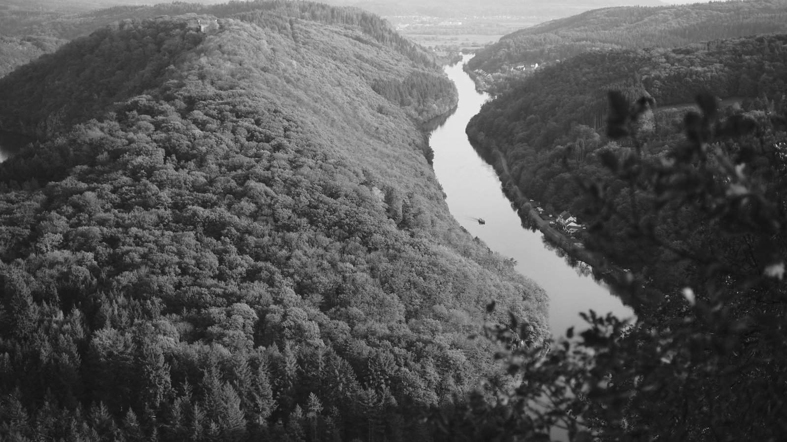 Red Rooftops, Ramparts, and River Light: Arriving in Saarlouis Feels Like Stepping Into a Forgotten Kingdom