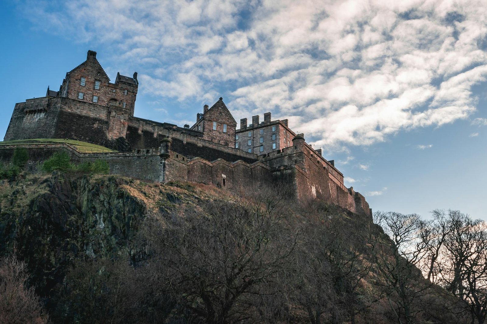 Whisky, Wynds, and Castle Rock: What to Expect When Your Cruise Calls at Edinburgh