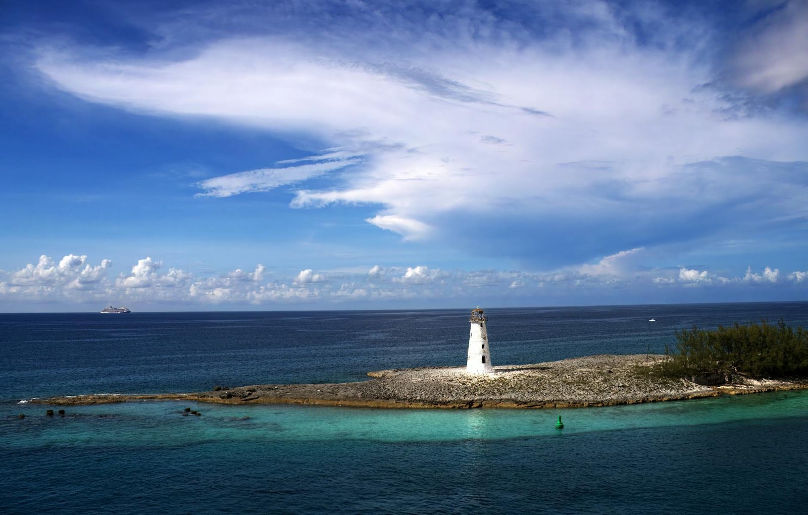 Conch, Rum, and Crystal-Clear Water: Why Nassau Deserves More Than a Day