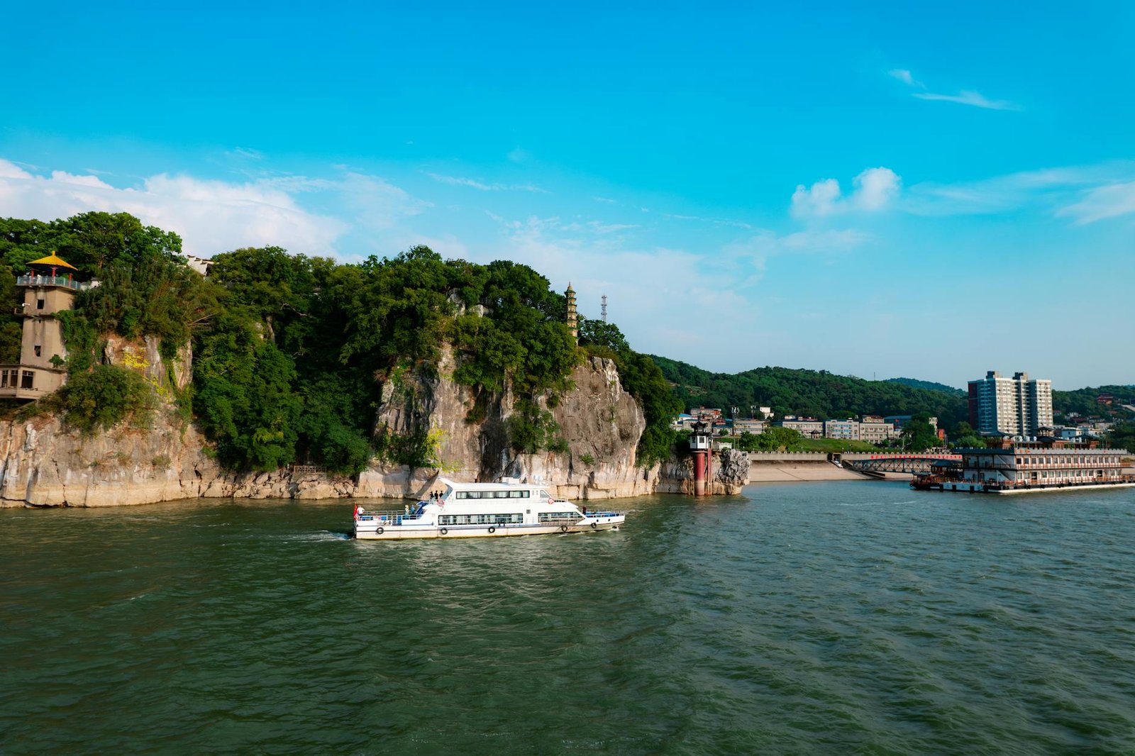 Where Two Waters Meet: Arriving at Yueyang on China’s Mighty Yangtze