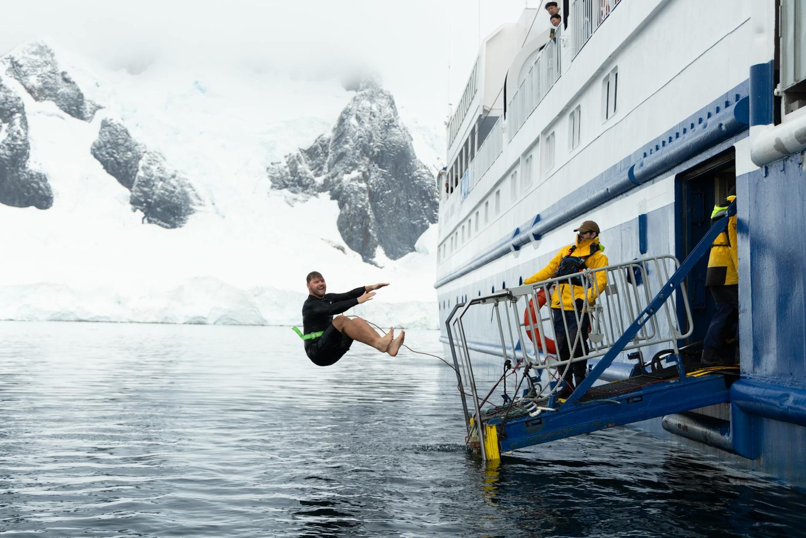 Brace Yourself: Crossing the Drake Passage on a Cruise to Antarctica