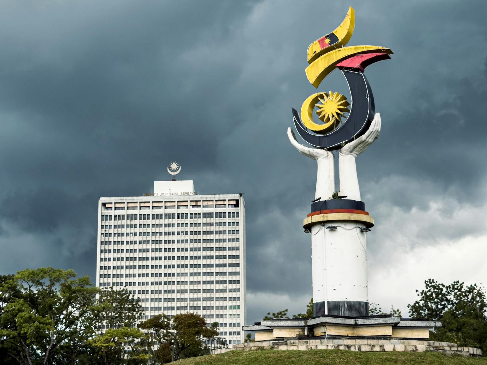 Expecting Jungle Kitsch, Finding a Cultural Capital: What Kuching Really Delivers
