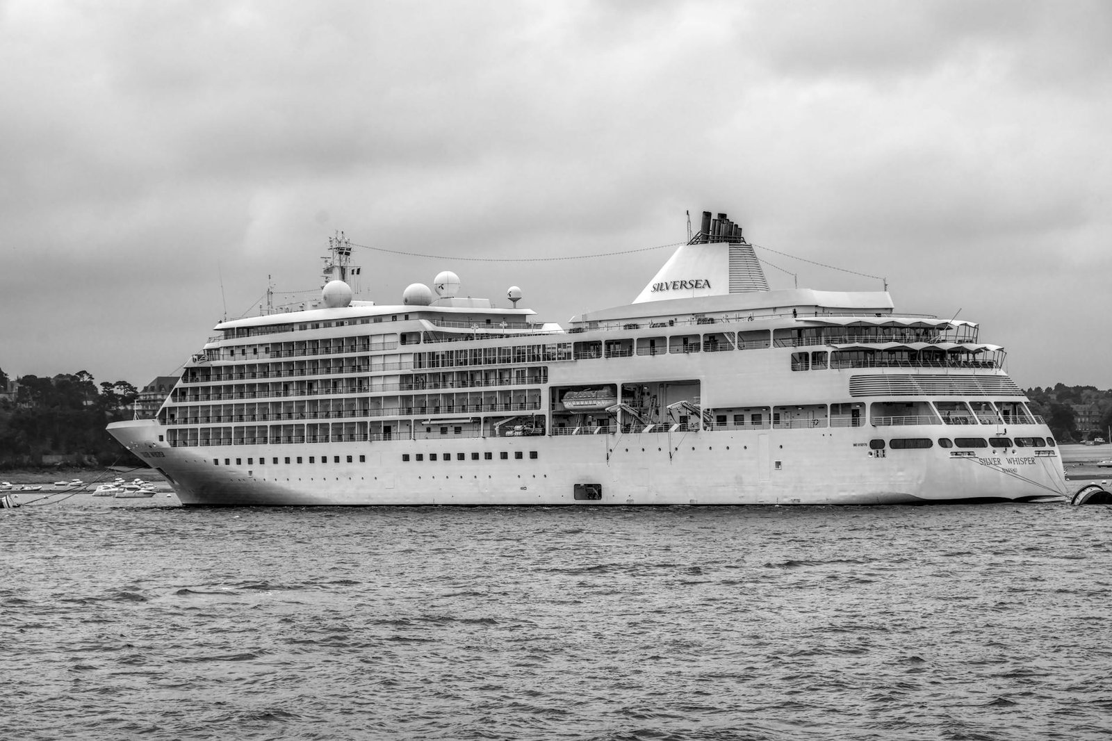 Stepping Ashore into the Quiet Heart of Île-de-France: What Evry-Courcouronnes Feels Like When the Seine Slows Down